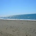 Beachfront Townhouse With Spectacular Seaview Дом отдыха