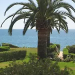 Beachfront Townhouse With Spectacular Seaview Дом отдыха Эстепона