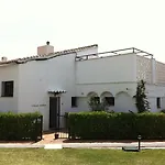 Дом отдыха Beachfront Townhouse With Spectacular Seaview