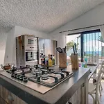 Дом отдыха Beachfront Townhouse With Spectacular Seaview *