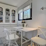Дом отдыха Beachfront Townhouse With Spectacular Seaview *