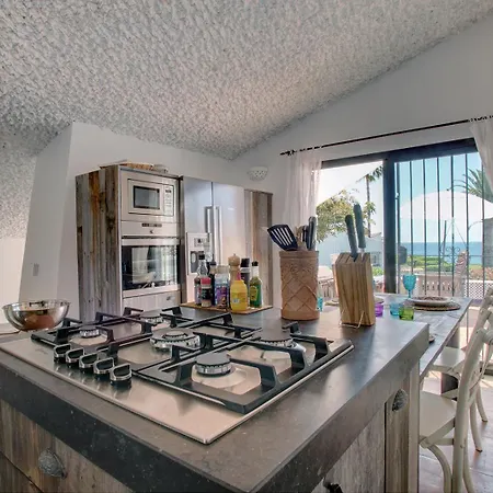 Holiday home Beachfront Townhouse With Spectacular Seaview *
